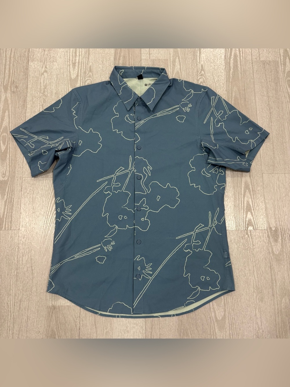 Lululemon "Like New" Floral Print Short-Sleeve Button-Down Shirt Size M